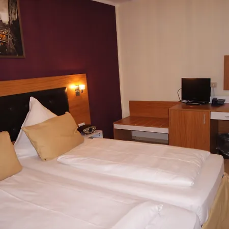Hotel Drei Kronen 3*