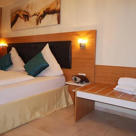Drei Kronen Otel 3*