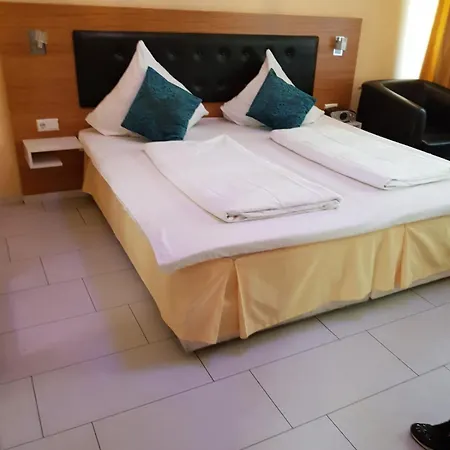 德雷皇冠酒店 3*