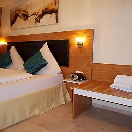 Hotel Drei Kronen 3*