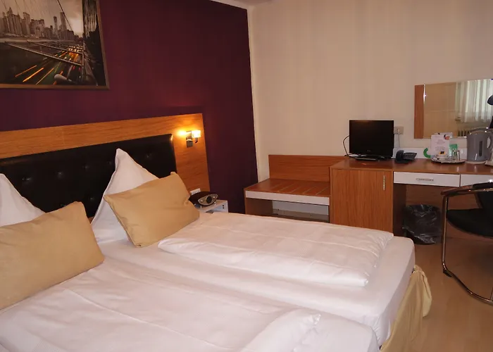 Hotel Drei Kronen 3*